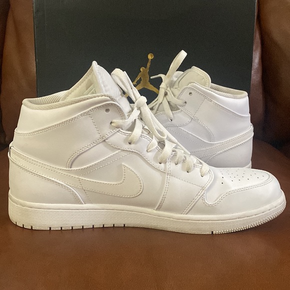 Air Jordan Retro 1 Mid “White Pure Platinum” - Picture 5 of 11